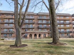 8025 Woodglen Ln APT 208, Downers Grove, IL 60516