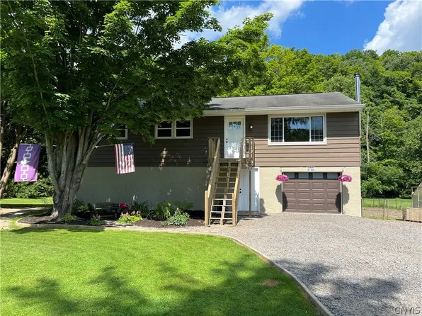2971 Apulia Rd, La Fayette, NY 13084