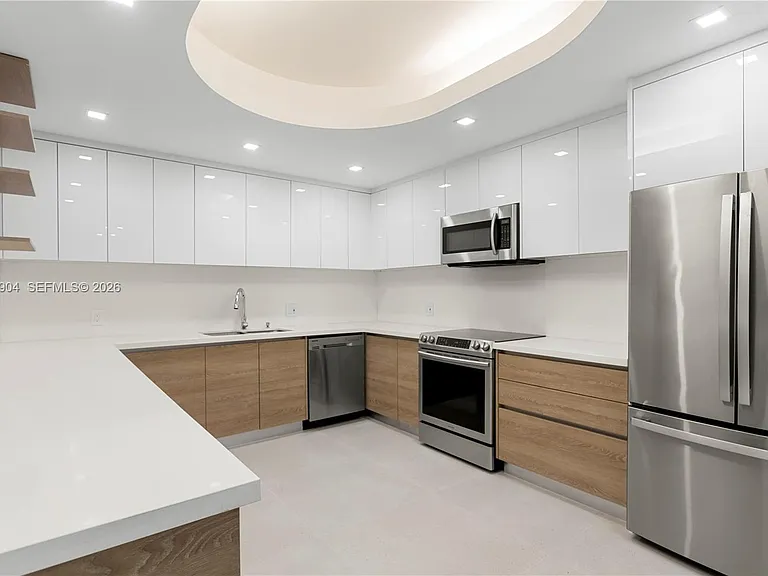 1000 Venetian Way #303 — Photo 3