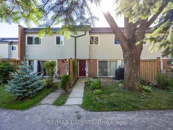 242 Milestone Cres, Aurora, ON L4G 3M2