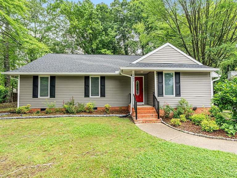 1902 Cambridge Dr — Photo 28