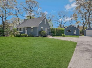 28 Lynncliff Rd, Hampton Bays, NY 11946
