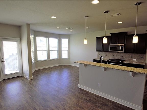 5th image of 105 Elm Green Cv