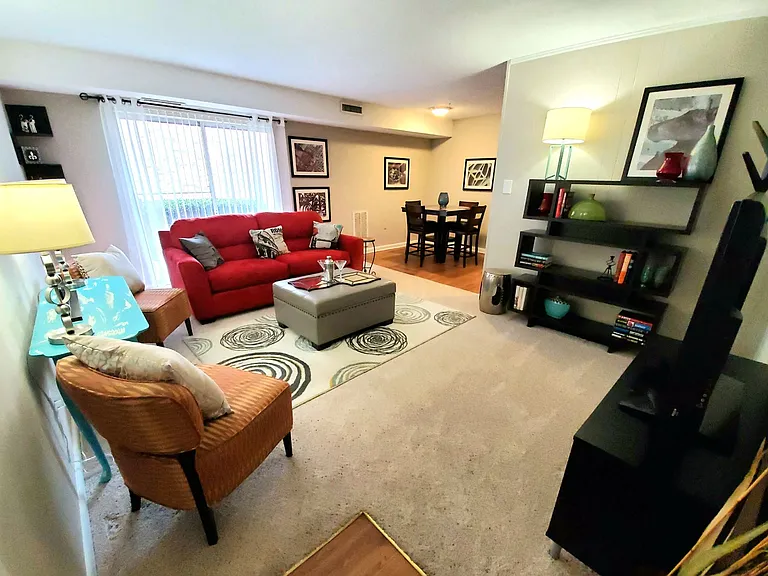 The Palms Apartments — Photo 16