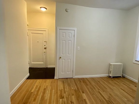 4th image of 2915 36th Ave APT 1AB