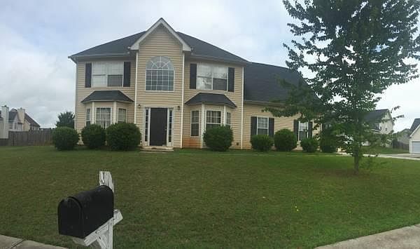 4 bedroom, 2.5 bathroom