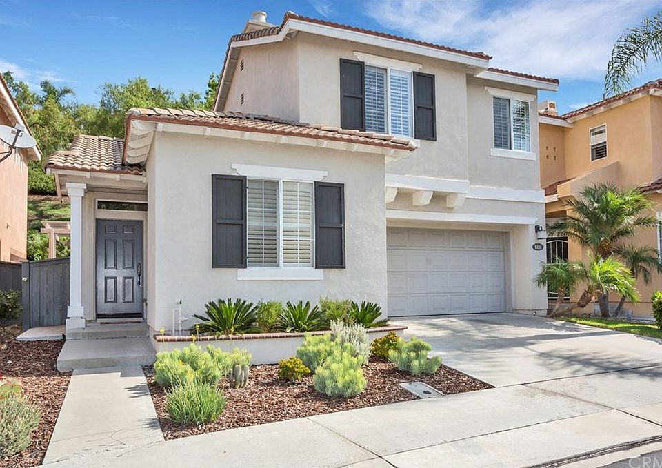 1st image of 9 Halcyon Ln