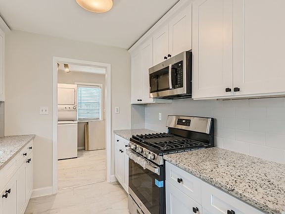 5th image of 62 West Dr