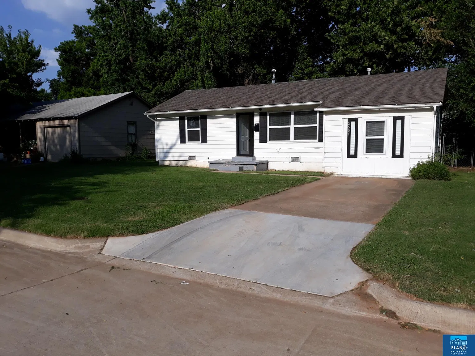 2 bed, 932 sqft, $990 — Photo 2