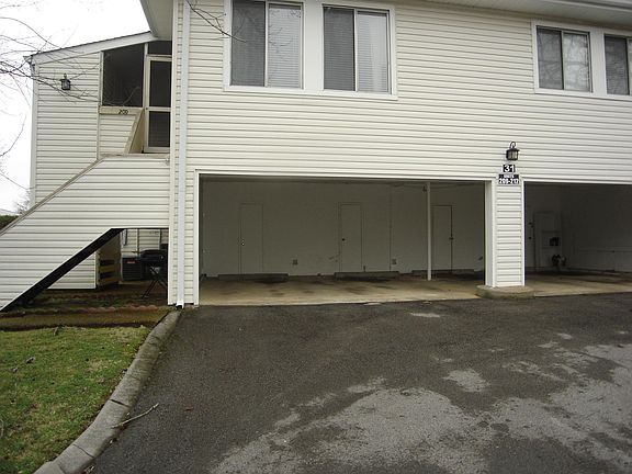 3rd image of 810 Bellevue Rd APT 211