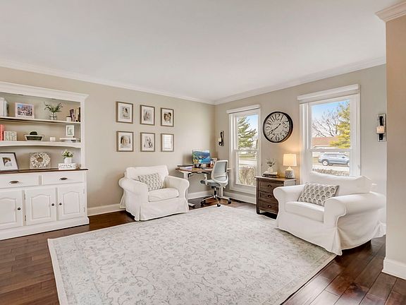 4th image of 424 Woodhollow Ln