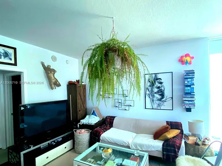 1900 N Bayshore Dr #2405 — Photo 2