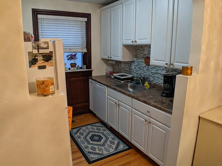 Kitchen, dishwasher, disposal, deep sink