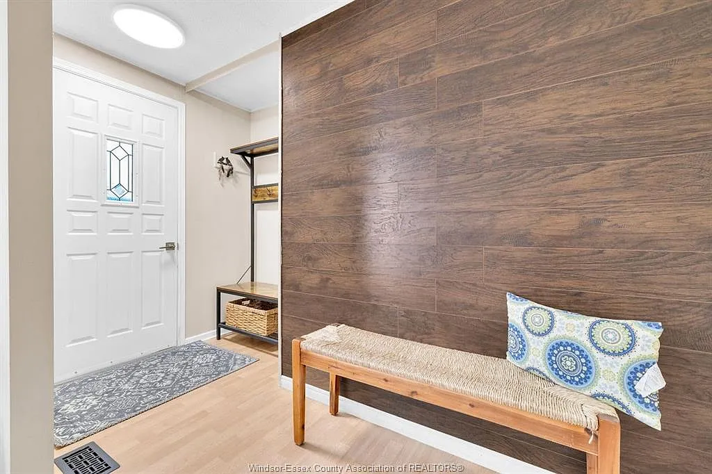 3 bed, 1.5 bath, $2,500 — Photo 4