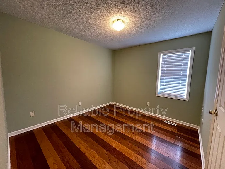 108 Patricia Dr — Photo 9