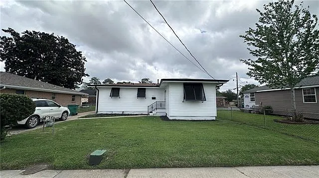 921 Gaudet Dr — Photo 2
