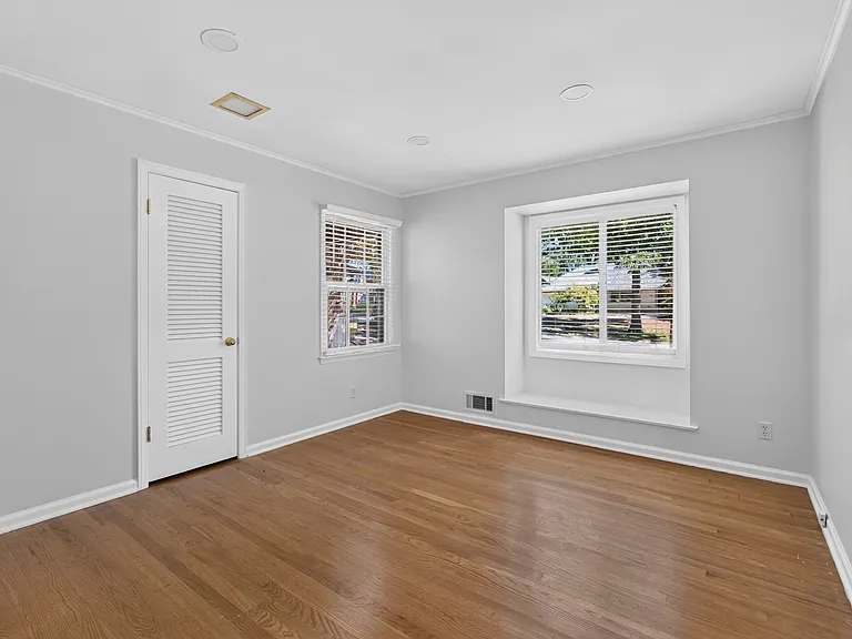 2313 W 71st St — Photo 16