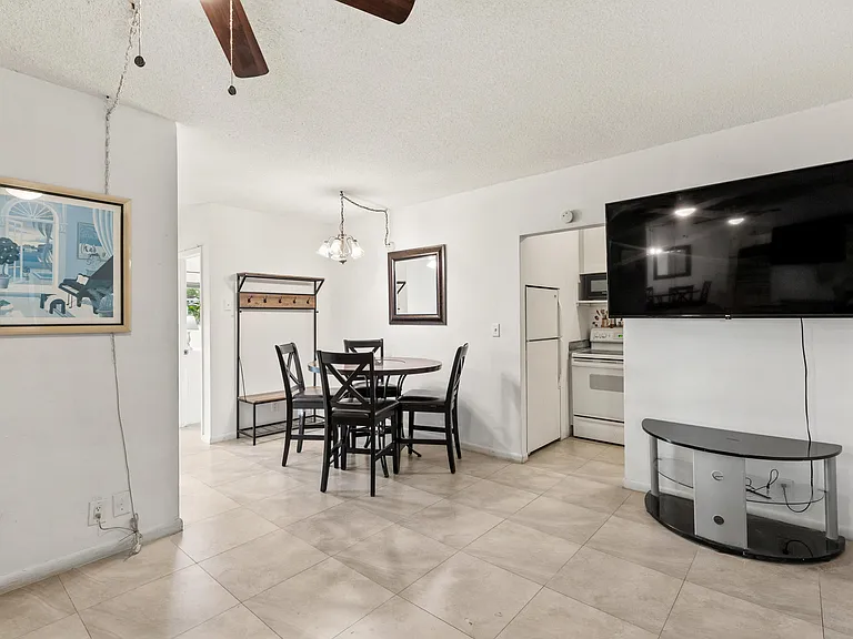1021 NE 24th Ave #12 — Photo 13