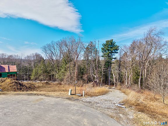 4th image of Meadowcrest Drive North