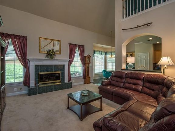 5th image of 1190 Arbor Creek Dr