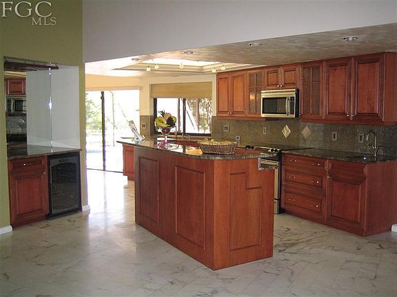 5th image of 647 Astarias Cir