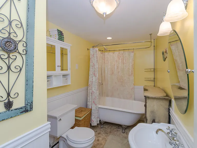 410 Main St — Photo 18