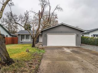 3153 Delta Waters Rd, Medford, OR 97504