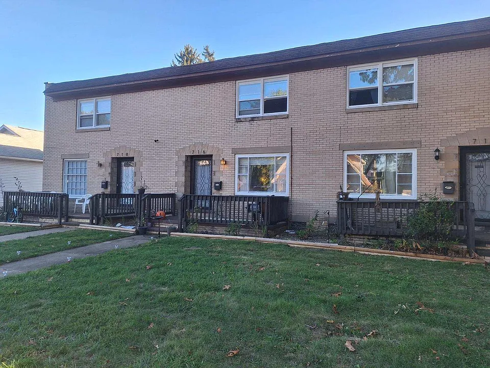 718 Spangler St NE