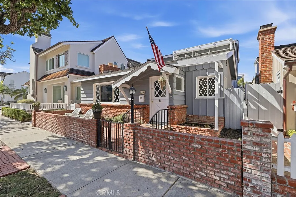 3 bed, 3.0 bath, 1834 sqft, $10,000 — Photo 3