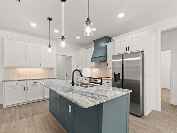 5th image of 101 Jamaica Cir