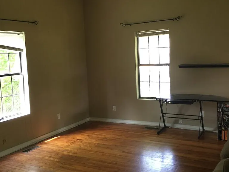 804 Austin Ave — Photo 10