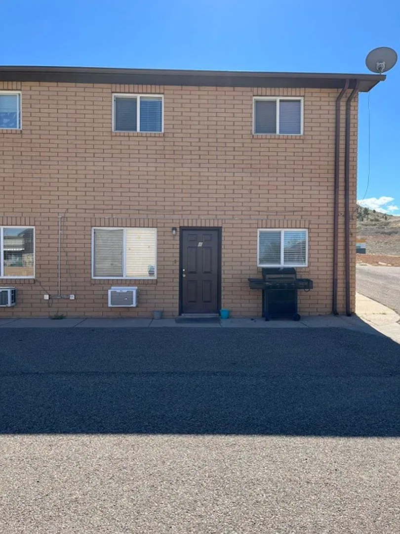 Apartment For Rent — Photo 1