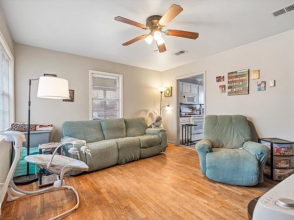 3rd image of 520 N Pine Ave