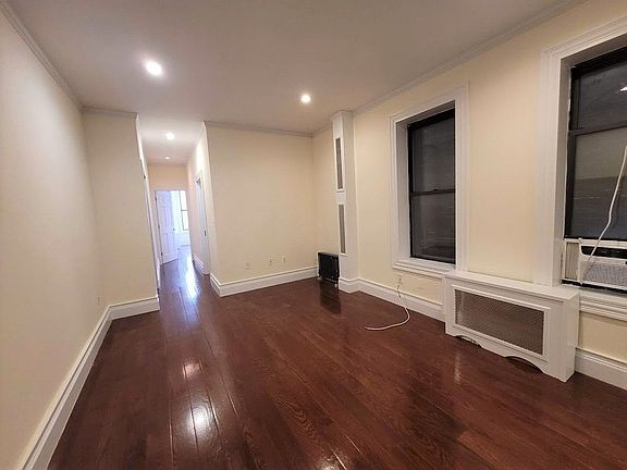 3rd image of 201 E 10th St APT 3