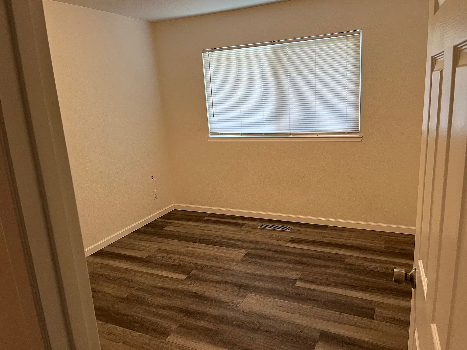 3 bed, 1355 sqft, $2,300 — Photo 3