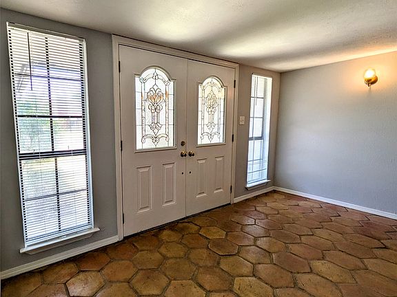 5th image of 2301 Villanova St