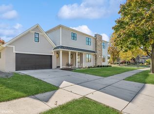 215 W Park St, Arlington Heights, IL 60005