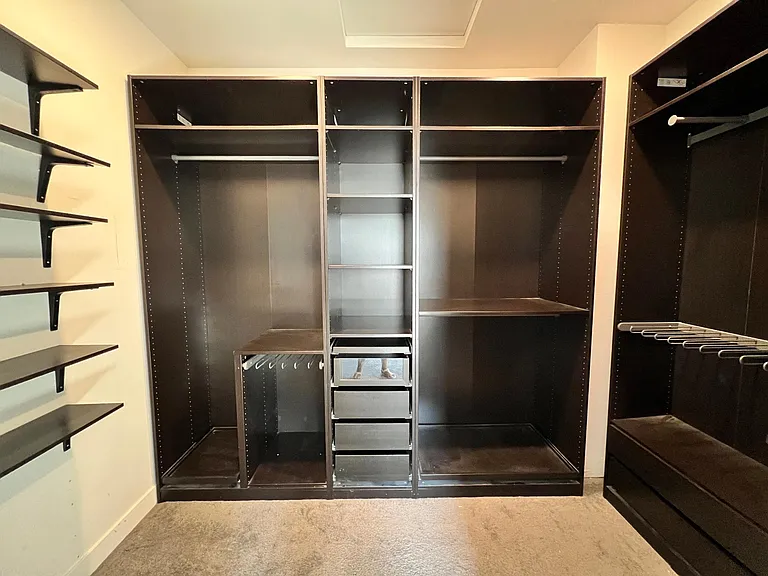 masterbedroom closet