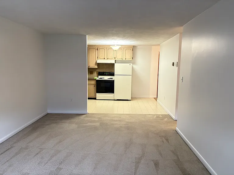 Lexington St Apartments — Photo 40