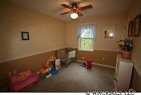 5th image of 412 Hunters Glen Ln