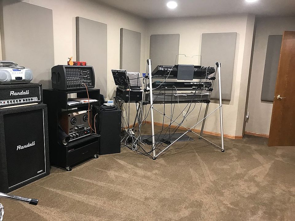 Lower Level bonus room