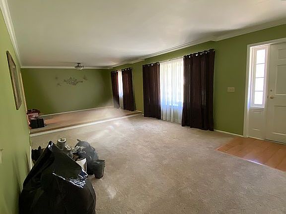 Formal living & dining 