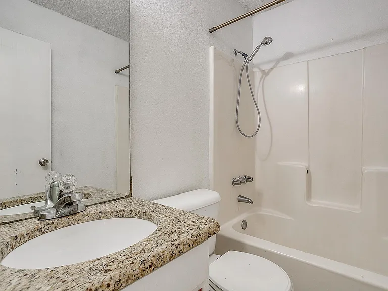 1009 W 4th St #1011 — Photo 11