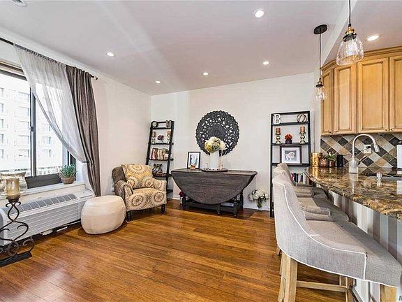 3rd image of 100 W Broadway #3E