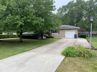 207 Ellen Ave, Savoy, IL 61874