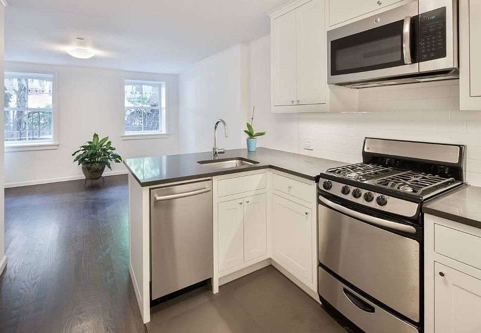 1st image of 320 E 18th St #1