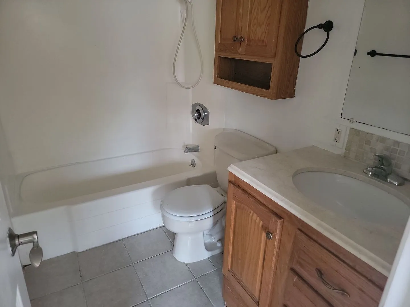 Relax in the comfort and privacy of your own one bedroom condo. — Photo 3