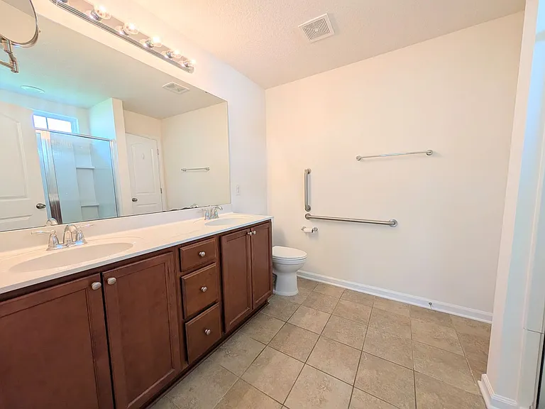 504 Cedar Lakes Dr — Photo 16