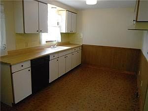5th image of 83 Nagel Dr