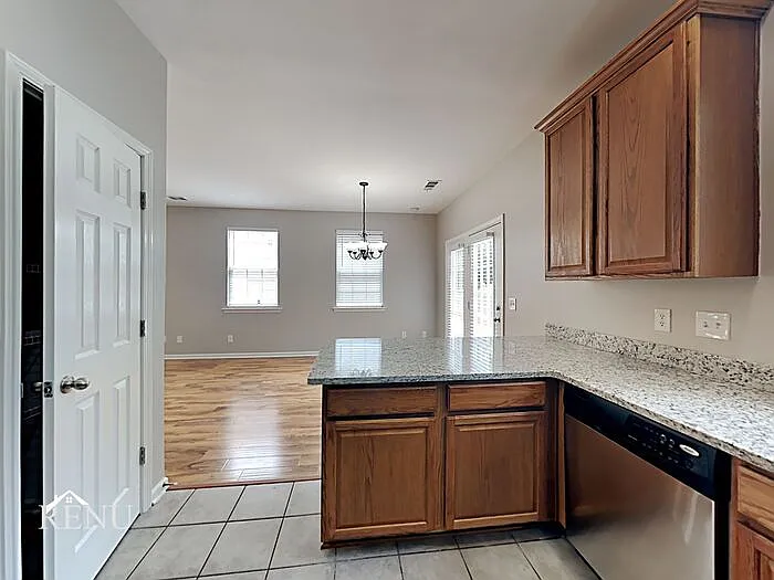 3 bed, 2.5 bath, 1659 sqft, $1,895 — Photo 4
